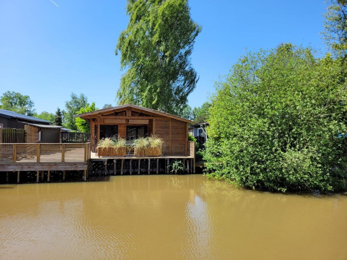 Rustig Gelegen Chalet Solvo Met Terras Aan Het Water Geel Dış mekan fotoğraf