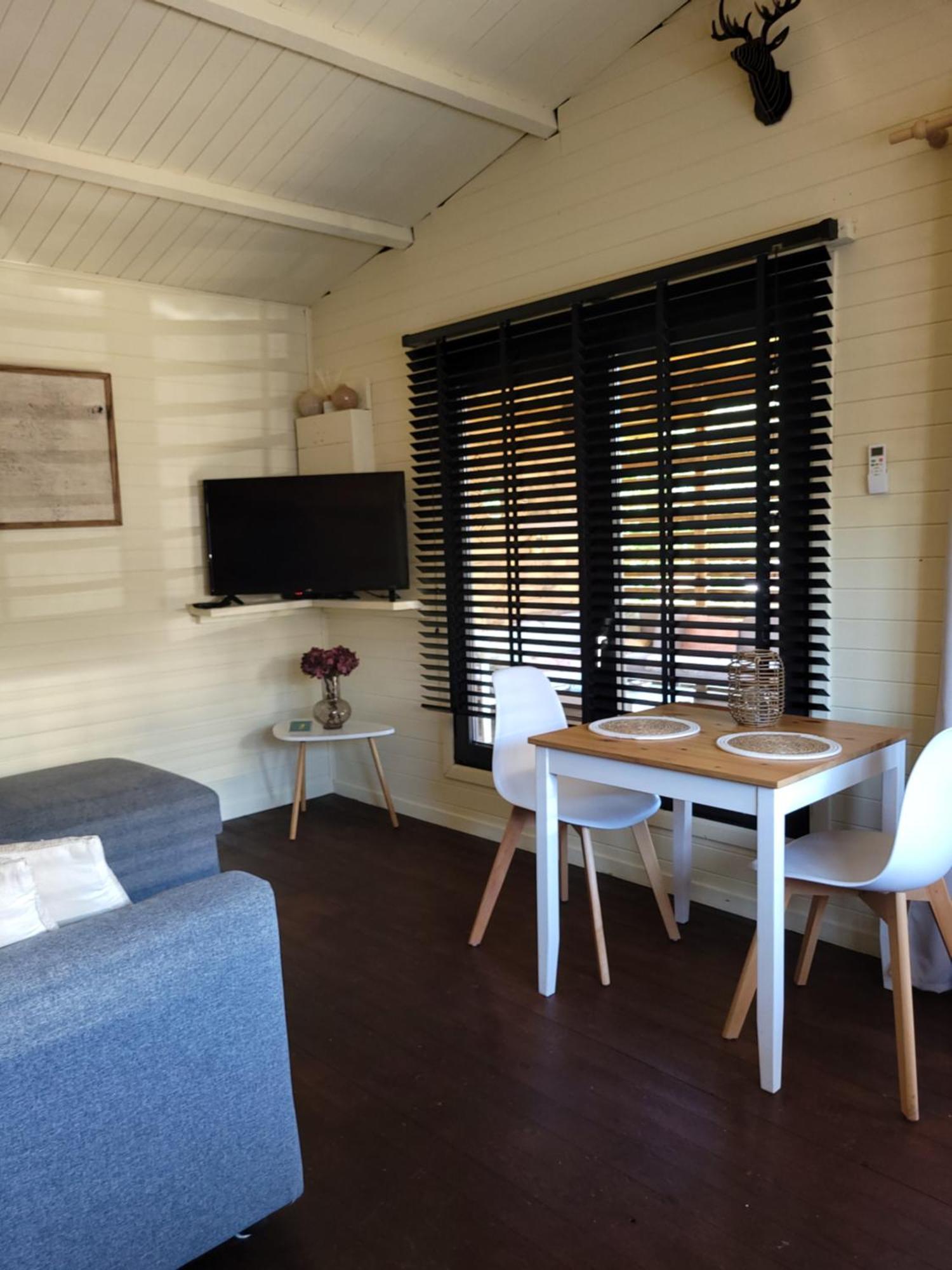 Rustig Gelegen Chalet Solvo Met Terras Aan Het Water Geel Dış mekan fotoğraf